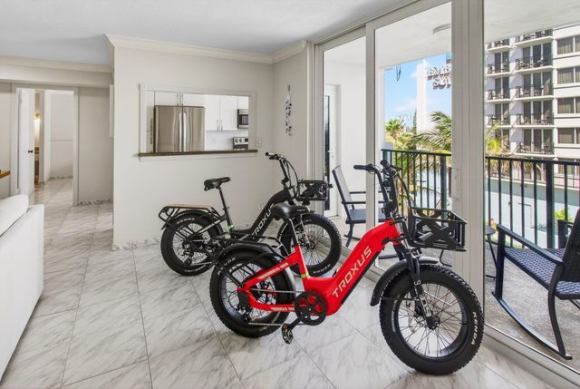 1239 Hillsboro Mile 403, Hillsboro Beach, FL 33062