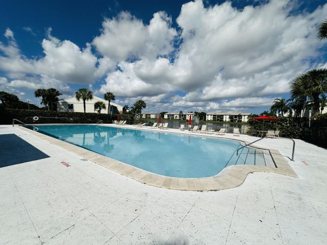 1110 Green Pine Boulevard B2, West Palm Beach, FL 33409