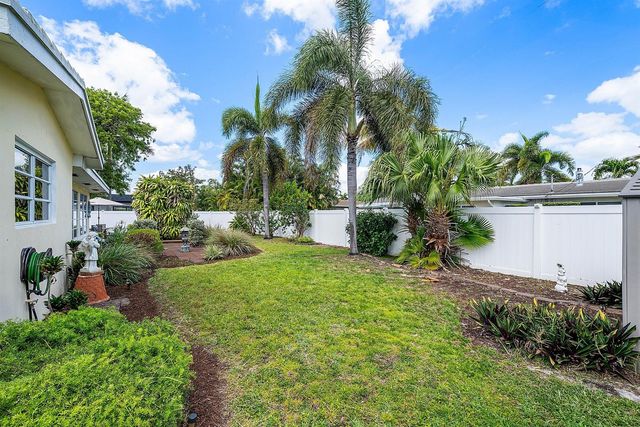 2741 NE 52nd Street, Lighthouse Point, FL 33064