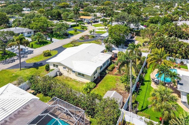 2741 NE 52nd Street, Lighthouse Point, FL 33064