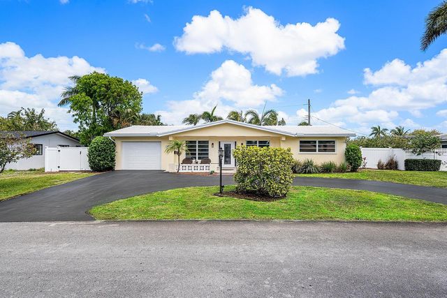 2741 NE 52nd Street, Lighthouse Point, FL 33064