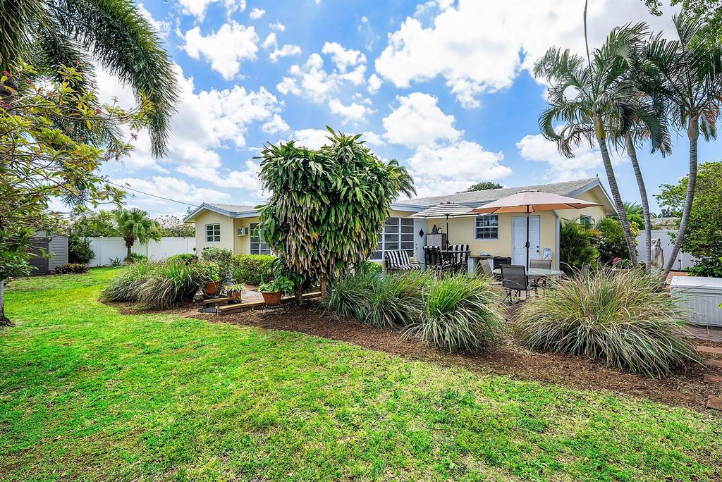 2741 NE 52nd Street, Lighthouse Point, FL 33064