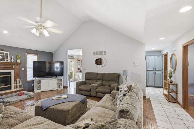 8940 County Lane 214, Webb City, MO 64870