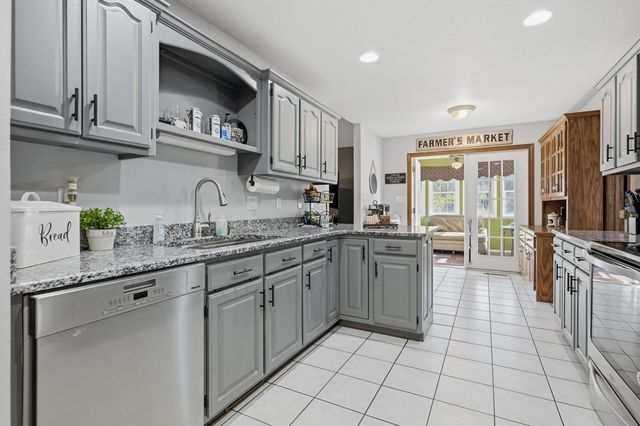 8940 County Lane 214, Webb City, MO 64870