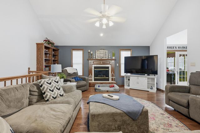 8940 County Lane 214, Webb City, MO 64870