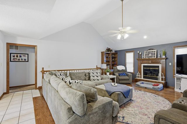 8940 County Lane 214, Webb City, MO 64870