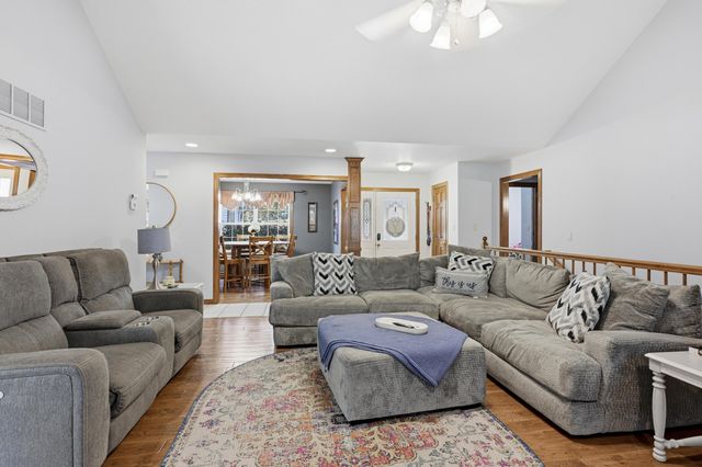 8940 County Lane 214, Webb City, MO 64870