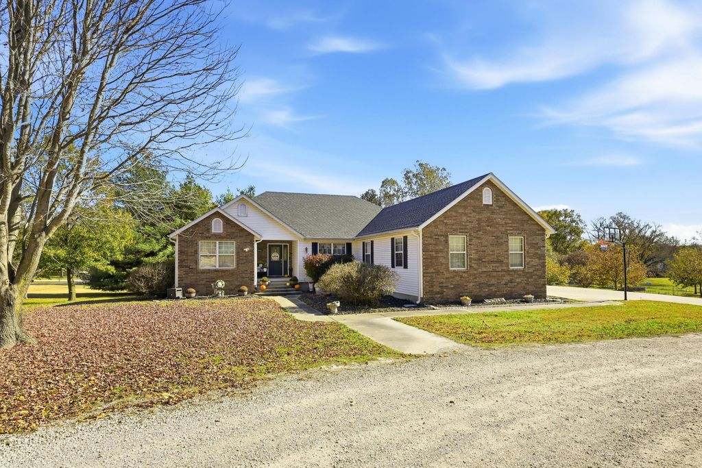 8940 County Lane 214, Webb City, MO 64870