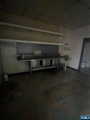 20 Columbia Avenue, Bergenfield, NJ 07621