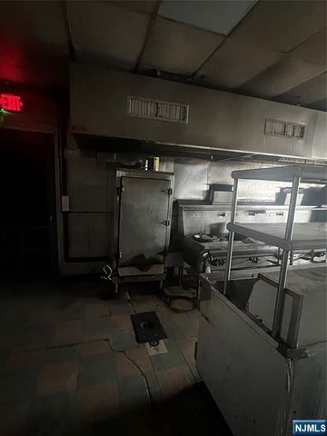 20 Columbia Avenue, Bergenfield, NJ 07621