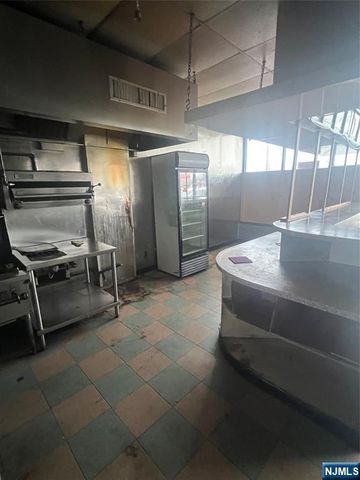 20 Columbia Avenue, Bergenfield, NJ 07621