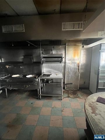 20 Columbia Avenue, Bergenfield, NJ 07621