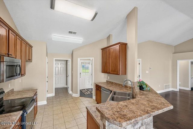 7744 Woodridge Drive, Southaven, MS 38672