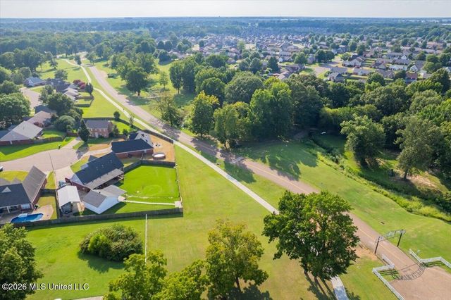 7744 Woodridge Drive, Southaven, MS 38672