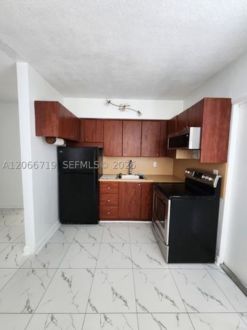 3525 Tyler St 9, Hollywood, FL 33021