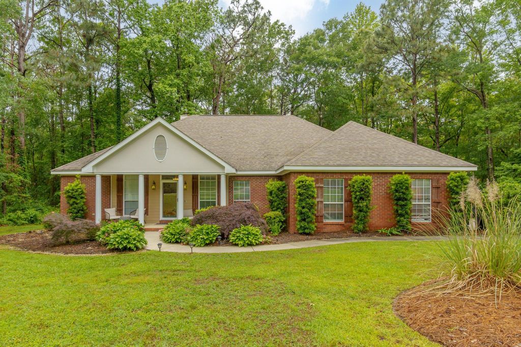 55 Woodstone Dr., Hattiesburg, MS 39402