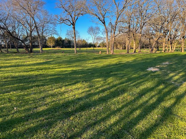 000 CR-2245, Ivanhoe, TX 75447