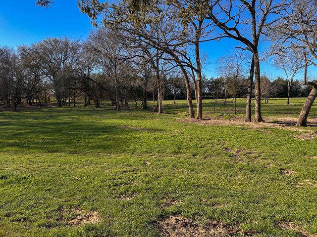 000 CR-2245, Ivanhoe, TX 75447