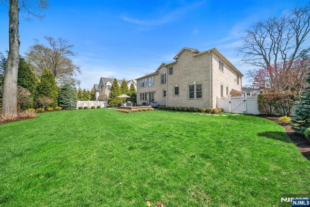 15 Eric Place, Demarest, NJ 07627