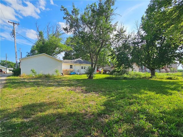 102 Garrison Avenue, Westphalia, KS 66093