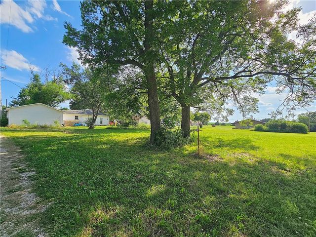 102 Garrison Avenue, Westphalia, KS 66093