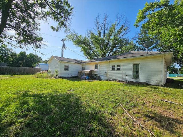 102 Garrison Avenue, Westphalia, KS 66093