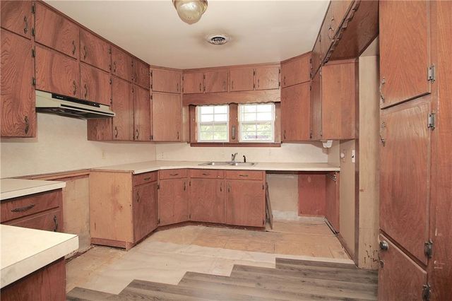 102 Garrison Avenue, Westphalia, KS 66093