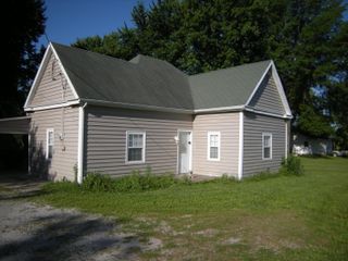 202 W CANADA ST, Sturgeon, MO 65284