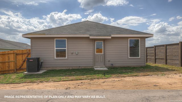 406 WILD GOOSE DR, Luling, TX 78648