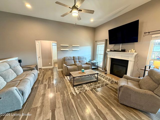 120 Lillian Ct, Shepherdsville, KY 40165