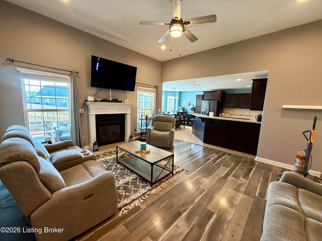 120 Lillian Ct, Shepherdsville, KY 40165