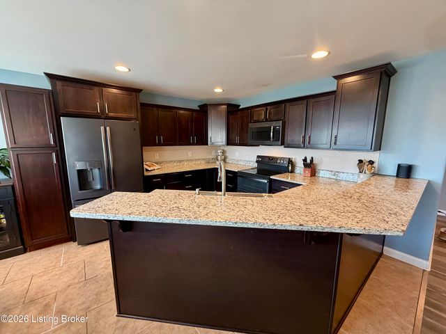 120 Lillian Ct, Shepherdsville, KY 40165