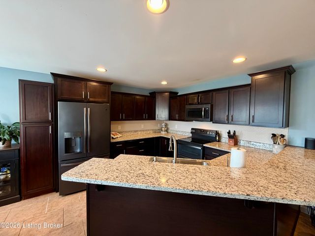 120 Lillian Ct, Shepherdsville, KY 40165