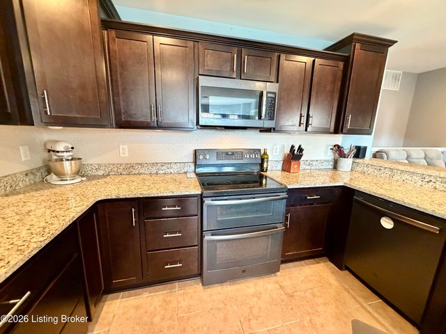 120 Lillian Ct, Shepherdsville, KY 40165