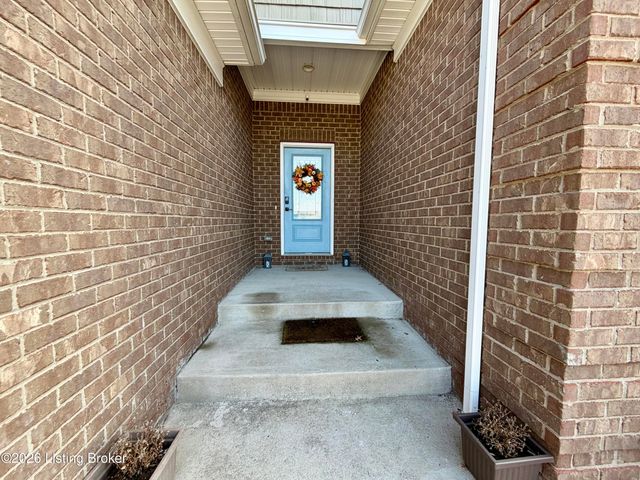 120 Lillian Ct, Shepherdsville, KY 40165