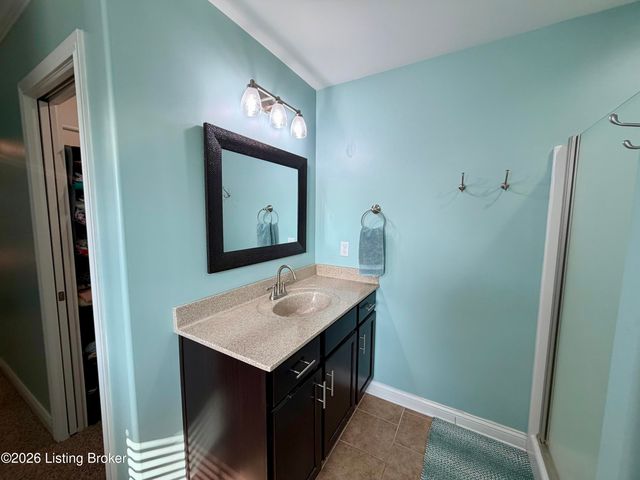 120 Lillian Ct, Shepherdsville, KY 40165