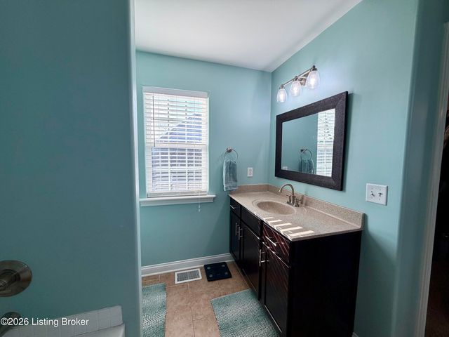 120 Lillian Ct, Shepherdsville, KY 40165