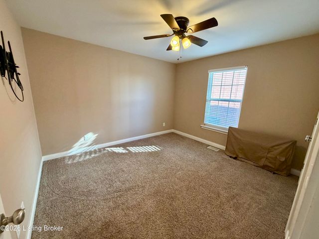 120 Lillian Ct, Shepherdsville, KY 40165