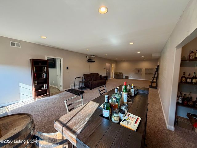 120 Lillian Ct, Shepherdsville, KY 40165