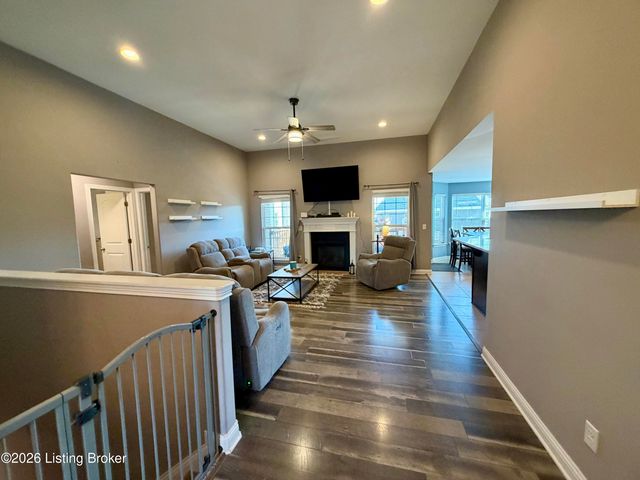 120 Lillian Ct, Shepherdsville, KY 40165