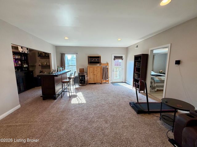 120 Lillian Ct, Shepherdsville, KY 40165