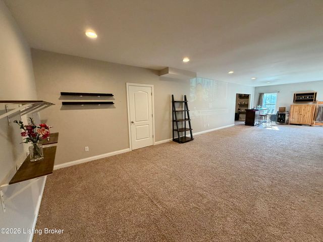 120 Lillian Ct, Shepherdsville, KY 40165