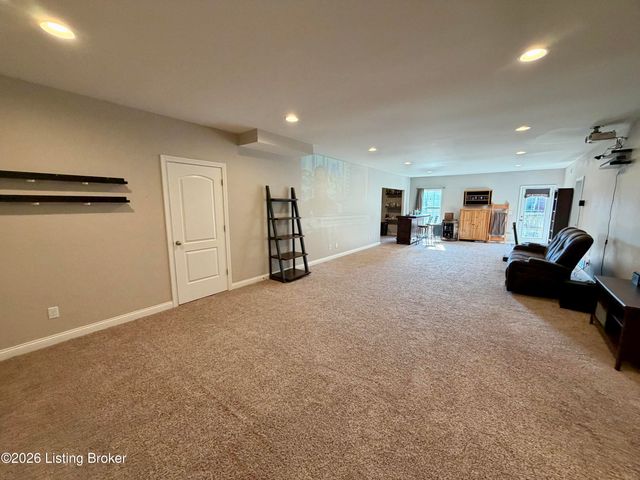 120 Lillian Ct, Shepherdsville, KY 40165