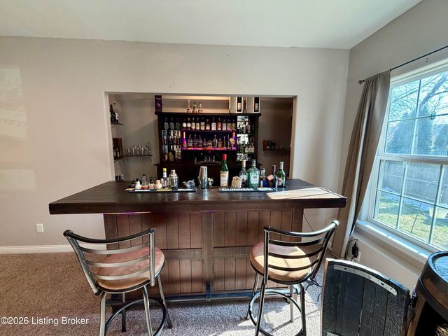 120 Lillian Ct, Shepherdsville, KY 40165