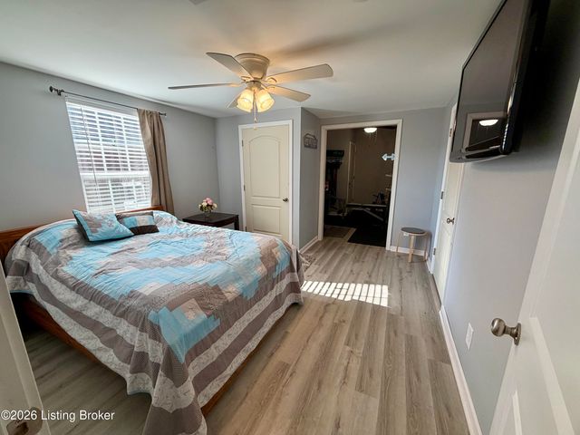 120 Lillian Ct, Shepherdsville, KY 40165