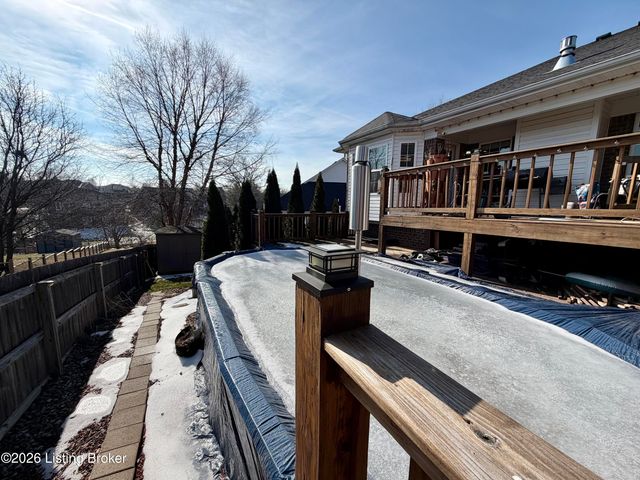 120 Lillian Ct, Shepherdsville, KY 40165