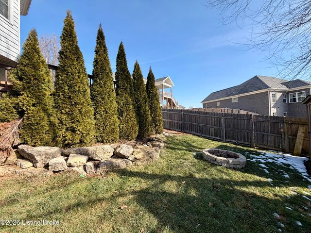 120 Lillian Ct, Shepherdsville, KY 40165