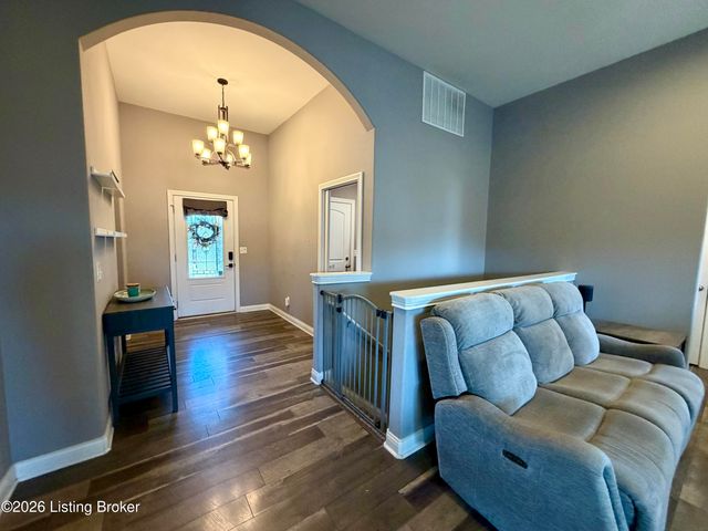 120 Lillian Ct, Shepherdsville, KY 40165