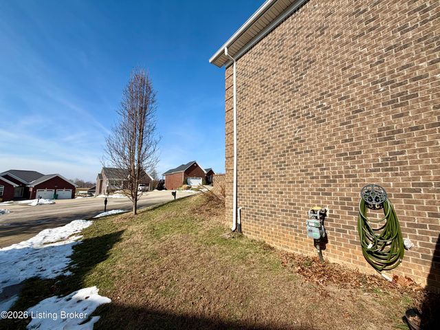 120 Lillian Ct, Shepherdsville, KY 40165