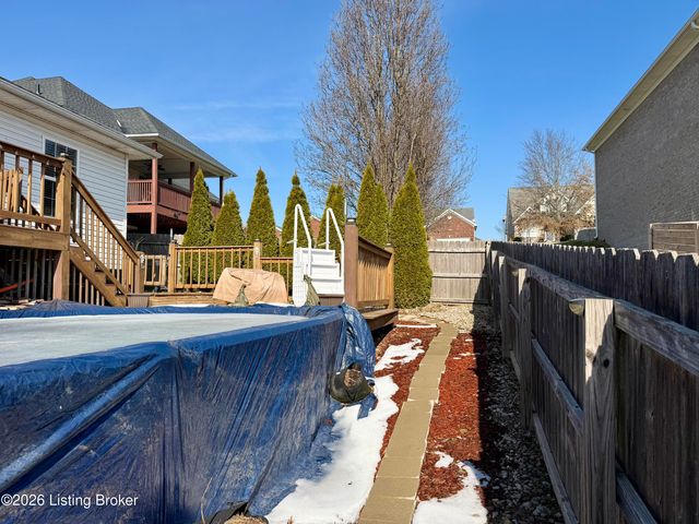 120 Lillian Ct, Shepherdsville, KY 40165